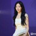 「脱出おひとり島」シン・ジヨン、レースキャミ×大胆スリットで夏っぽコーデ「透明感すごい」「大人の色気」と絶賛の声【学生ランウェイ名古屋】 画像