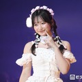 「今日好き」岩間夕陽（ゆうひ）、花柄タイツ×ミニ丈ワンピの全身ホワイトコーデで甘さ全開「リアル天使」「お人形さんみたい」と反響【学生ランウェイ名古屋】 画像