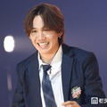 「今日好き」酒井理央（りお）、王道制服コーデで登場 プレゼント投げ入れファンサービスで観客沸かす【学生ランウェイ名古屋】 画像