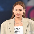 “驚異の10頭身”モデル・香川沙耶、ウエスト＆美脚際立つウエスタン風W杯コーデに絶賛の声「異次元の美ボディ」「着こなしがお洒落すぎ」 画像