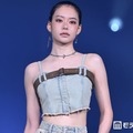 なごみ、ミニ丈キャミトップスから美ウエスト披露「美しすぎる」「スタイル抜群」の声【オキコレ2026】 画像
