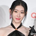ITZYチェリョン、胸元開放のチューブトップ姿公開「色気と上品さのバランスが神」「赤が似合いすぎる」と絶賛の声 画像