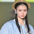 “顔面重要文化財”AKB48センター伊藤百花、オフショルトップスから素肌際立つ「肌艶がすごい」「大人っぽい雰囲気」 画像