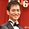 沢村一樹、白髪混じりの老人ヘアメイク姿披露「ダンディすぎて溜息出る」「渋くて素敵」の声 画像
