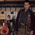 織田信長は「人を信じやすい男」だった？信じては裏切られ傷つく信長（小栗旬）が、秀吉（池松壮亮）に語った夢【NHK大河『豊臣兄弟！』26話】 画像