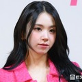TWICEチェヨン、美脚際立つオーバーサイズTシャツで腕タトゥーチラリ「かっこいい」「見惚れてしまう」 画像