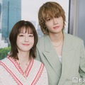 松本若菜＆佐野勇斗、ドラマ初共演で見えた互いの素顔 掛け合いシーン裏話も「台本をはるかに超えてきて」【「君の好きは無敵」インタビュー】 画像