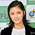 藤井萩花、美ボディ際立つ黒水着姿披露「レベチのスタイル」「着こなせるのがすごい」と絶賛の声 画像