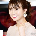 “準ミス青山”井口綾子、大胆胸元＆背中開きオフショル姿に反響「大人の色気全開」「肩のラインが綺麗」 画像