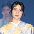 小林由依、上品なイエロー×グレー着物姿 リボンの帯がアクセント【TGC新潟2026】 画像