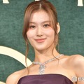 TWICEサナ、ノースリコーデに反響「華奢で憧れる」「透明感レベチ」 画像