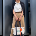 シンプル配色でオシャレ。【ユニクロ】ベージュパンツで仕上げる大人カジュアルな着こなし【40代の毎日コーデ】