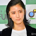 藤井萩花、ソファでくつろぐ親子ショット公開「仲の良さが伝わる」「オフ感たっぷりで癒される」の声 画像