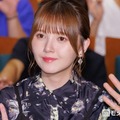 鬼頭明里、ノースリ衣装ショット公開「清楚で可愛い」「透明感レベチ」の声 画像