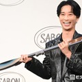 SixTONES田中樹、黒髪イメチェンで印象ガラリ 会見中に衣装チェンジで“オフ”姿も披露 画像