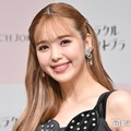 藤田ニコル、那須旅行での親子ショット公開「すっかり素敵なママ」「すっぽり収まってて可愛すぎる」と反響 画像
