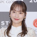 川栄李奈、美脚際立つミニワンピ姿のタイ旅行ショット公開「透明感すごい」「脚が真っ直ぐで綺麗」 画像