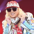 DJ KOO「65歳になりました」バースデーパーティーでの家族ショット公開「豪華で素敵なお祝い」「プレゼントもセンス抜群」の声 画像