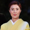 寺島しのぶ、海パン姿の息子・尾上眞秀の姿公開「夏らしさ全開」「海が似合いすぎる」と反響 画像