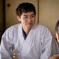 坂井嘉治役の戸塚純貴　©フジテレビ