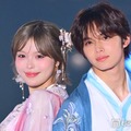 「今日好き」今井暖大＆おさき、姉弟仲良く背中合わせで密着「織姫と彦星みたい」「リンクコーデかわいい」【関コレ2026A/W】 画像