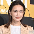 長谷川京子、胸元ざっくりキャミワンピで美脚際立つ「大人の色気がすごい」「スタイル抜群」と反響 画像