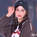 元乃木坂46佐藤楓、キャップ被りウィンクで決めポーズ「でんちゃん可愛すぎ」「スタイル抜群」の声【関コレ2026A/W】 画像