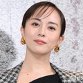 比嘉愛未、手作りオイルパスタに反響「お店のクオリティ」「器も盛り付け方もおしゃれすぎる」 画像
