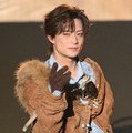 ACEes浮所飛貴、ヌーディーメイク×肌見せで色気放出 大ぶりベルトおしゃれに着こなす【TGC松山2026】 画像