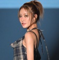 王林、変形ワンピースからスラリ美脚「着こなせるのすごい」「ポニーテール可愛い」の声【TGC松山2026】 画像