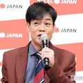 名倉潤「写真撮ろうよと言って頂き感動」妻・渡辺満里奈＆大物芸能人との3ショット公開「豪華すぎる」「喜びが伝わってくる」と反響 画像