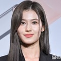 TWICEサナ、美デコルテ輝くノースリーブ姿に反響相次ぐ「圧倒的美」「透明感がすごい」 画像