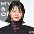 元乃木坂46若月佑美、デニムショーパンから美脚＆美ウエスト際立つ「スタイル良すぎ」「引き締まっててすごい」の声 画像