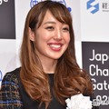 3児の母・川崎希「ヨーグルトに食パンをつけて食べるのにハマり中」次女の“もぐもぐ時間”公開「手づかみ食べが上手」「可愛い」の声 画像
