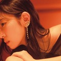 日向坂46金村美玖、高級ホテルのバーでのムード溢れる姿 2nd写真集先行カット第8弾解禁【機微】 画像
