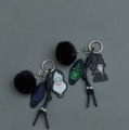 ヴィランズ/ファー付きアクリルチャームカラー：A/B　価格：￥2,990