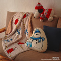 ブランケット ￥4,620、シットアップクッション ￥5,500、ダイカットクッション ￥3,300／© 2026 Peanuts Worldwide LLC