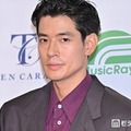 中島歩、ぱっつん前髪×メガネの劇的イメチェンに反響続々「別人級」「似合うのすごい」 画像
