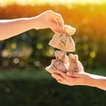「自然にお金がたまる人」は腰を曲げない？言われてみればその通りの小さな習慣（前編）