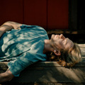 『Blue Heron／ブルーヘロン』© 2025 NINE BEHIND PRODUCTIONS LTD. BODDAH RIOTFILM KFT.