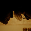 『Blue Heron／ブルーヘロン』© 2025 NINE BEHIND PRODUCTIONS LTD. BODDAH RIOTFILM KFT.