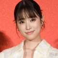 高橋ひかる、ほっそり美脚透けるミニワンピ姿に熱視線「異次元のスタイル」「上品でエレガント」 画像