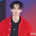 野村康太、赤ニット主役の大人コーデ「スタイルがレベチ」「クールでキュンとした」の声【ガルアワ2026A/W】 画像
