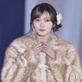 櫻坂46田村保乃、ふわふわファーコート×ミニ丈スカート 冬のフェミニンコーデで観客魅了【ガルアワ2026A/W】 画像