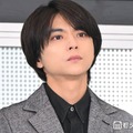 timelesz佐藤勝利、猪俣周杜の逮捕受け涙目で謝罪「今日、言葉でお伝えするだけで信頼を取り戻せるとは思っておりません」 画像