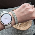 丸型フェイスがクール！ 摂取カロリーも推測できるシャープ「からだメイト Watch」レビュー 画像