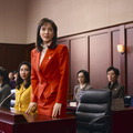 綾瀬はるか、『ファーストボイス』着想元の女性弁護士2人と意気投合「私たちへの大きなエール」 画像