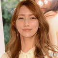 後藤真希、ほっそり美脚のぞくミニスカ衣装姿披露「脚が長い」「永遠のアイドルです」の声 画像