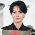 “革命的美男子”冬野心央、1st写真集で美貌披露 ポイントは「目・鼻・口」【Butterfly】 画像