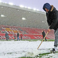 壮絶な大雪で…ホームレスのためにサッカーチームがスタジアムを開放 画像